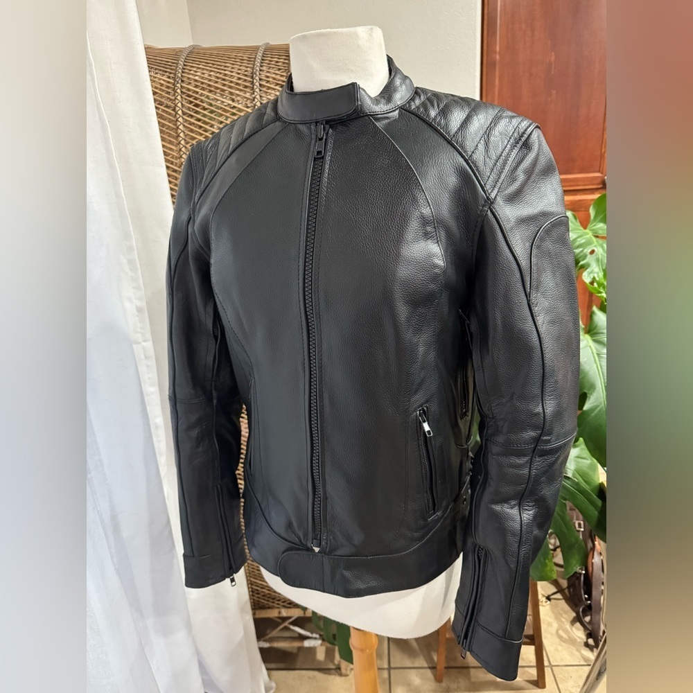 Woman’s‎ Black Leather Jacket Xelement riding motorcycle